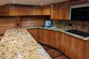 2007 Hatteras 68 Convertible thumbnail 7