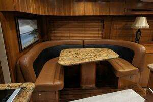 2007 Hatteras 68 Convertible thumbnail 9