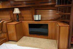 2007 Hatteras 68 Convertible thumbnail 6