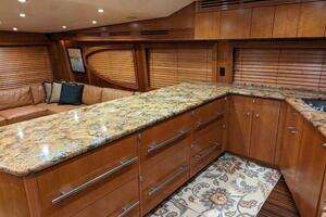 2007 Hatteras 68 Convertible thumbnail 8