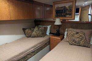 2007 Hatteras 68 Convertible thumbnail 11