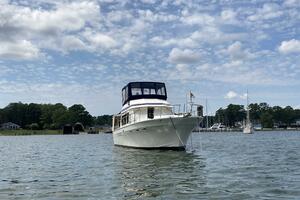 40' Kha Shing starboard forward profile2