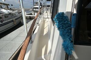 40' Kha Shing port side deck2