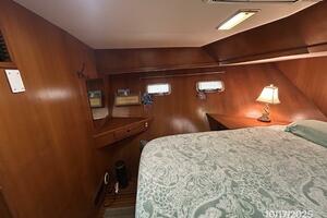 40' Kha Shing master stateroom port