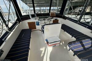 40' Kha Shing flybridge forward