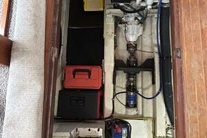 40' Kha Shing engine room access