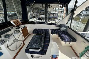 40' Kha Shing flybridge starboard