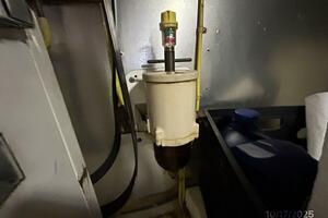 40' Kha Shing starboard Racor fuel filter