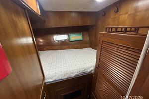 40' Kha Shing guest stateroom