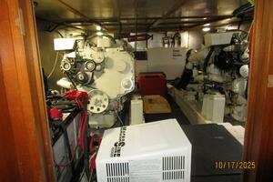 40' Kha Shing engine room aft