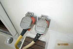 40' Kha Shing shore power SmartPlug connections