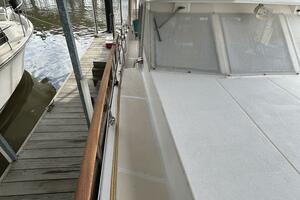 40' Kha Shing starboard side deck1