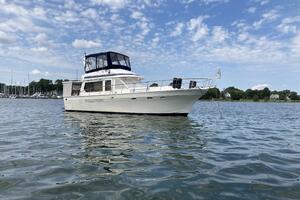 40' Kha Shing starboard forward profile1