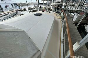 40' Kha Shing foredeck2
