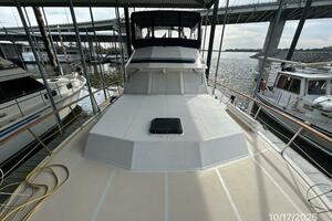 40' Kha Shing foredeck aft