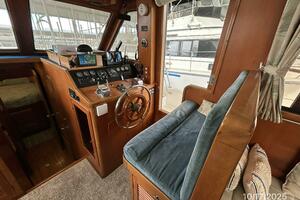 40' Kha Shing lower helm1