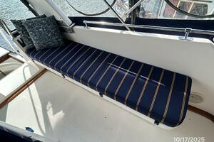 40' Kha Shing flybridge port seating