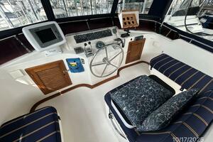 40' Kha Shing flybridge helm1