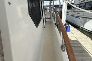 40' Kha Shing starboard side deck2