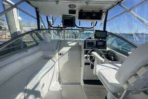 2001 Boston Whaler 285 Conquest thumbnail 11