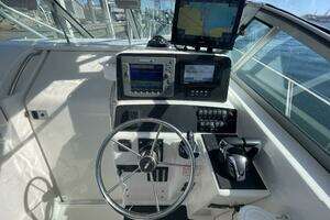 2001 Boston Whaler 285 Conquest thumbnail 15