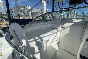 2001 Boston Whaler 285 Conquest thumbnail 12