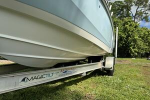 23ft Boston Whaler Yacht For Sale