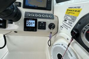 23ft Boston Whaler Yacht For Sale