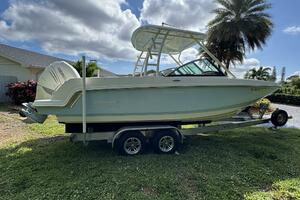 23ft Boston Whaler Yacht For Sale