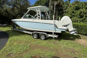 23ft Boston Whaler Yacht For Sale