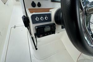 23ft Boston Whaler Yacht For Sale