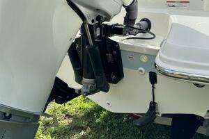 23ft Boston Whaler Yacht For Sale