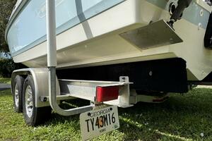 23ft Boston Whaler Yacht For Sale