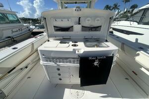 THE HOMESTRETCH  32ft Boston Whaler Yacht For Sale