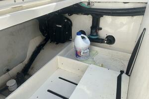 THE HOMESTRETCH  32ft Boston Whaler Yacht For Sale