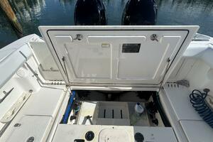 THE HOMESTRETCH  32ft Boston Whaler Yacht For Sale