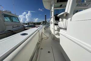 THE HOMESTRETCH  32ft Boston Whaler Yacht For Sale