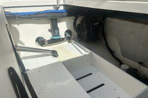 THE HOMESTRETCH  32ft Boston Whaler Yacht For Sale