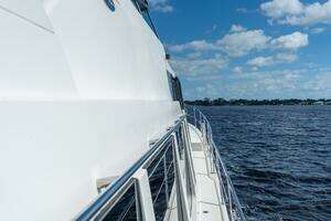 2009 Pacific Mariner 65 Motor Yacht thumbnail 19