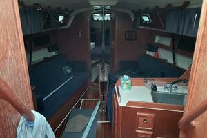 BONDVILLE HOLIDAY 33ft Pearson Yacht For Sale