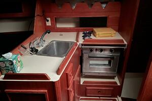 BONDVILLE HOLIDAY 33ft Pearson Yacht For Sale