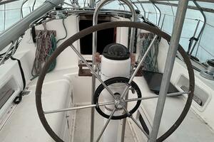 BONDVILLE HOLIDAY 33ft Pearson Yacht For Sale