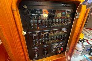 1991 Oyster Lightwave 48 thumbnail 25