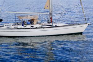 Pacific Pearl 48ft Oyster Yacht For Sale