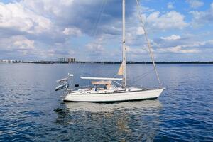 Pacific Pearl 48ft Oyster Yacht For Sale