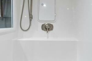 2021 Viking 54 Convertible HAMMERHEADS Stateroom Head