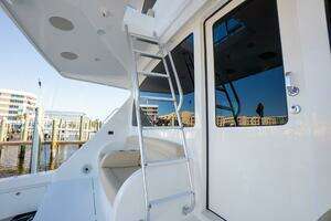 2021 Viking 72 Enclosed Bridge thumbnail 34