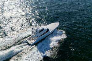 2021 Viking 72 Enclosed Bridge thumbnail 56