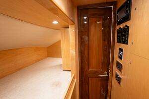2021 Viking 72 Enclosed Bridge thumbnail 18
