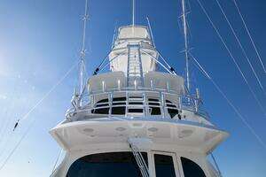 2021 Viking 72 Enclosed Bridge thumbnail 4